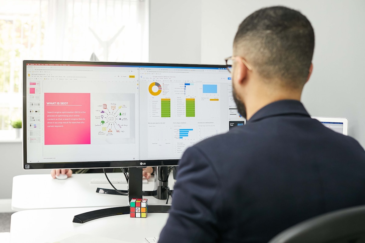Analyst reviewing a Sierrabienes data dashboard