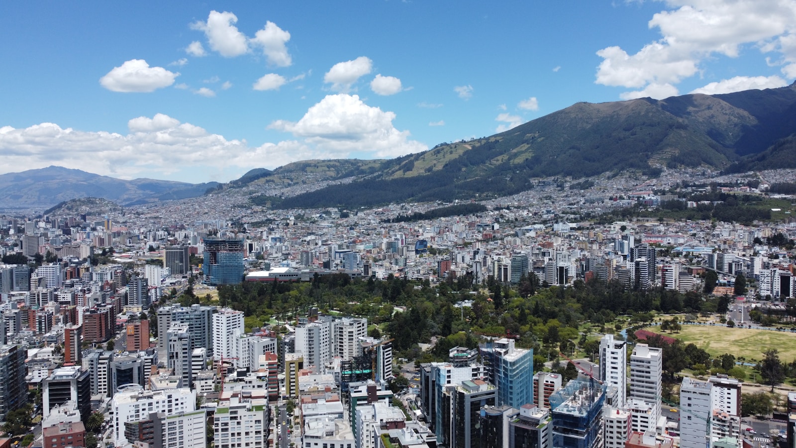Skyline of Quito, Ecuador — Sierrabienes headquarters context